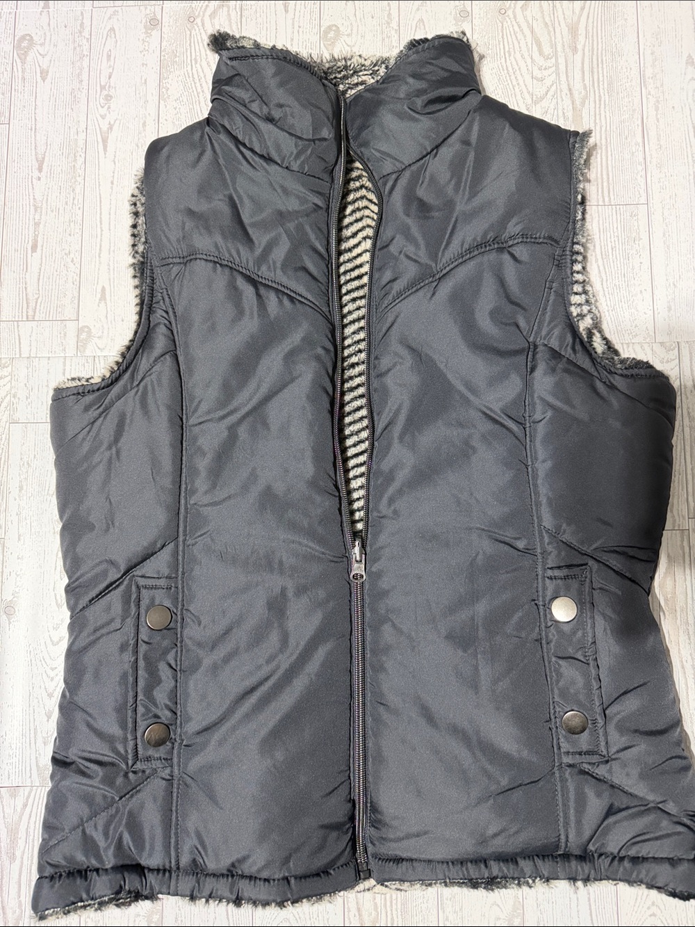 KEREN hart Black Quilted Puffer Vest with Sherpa Trim